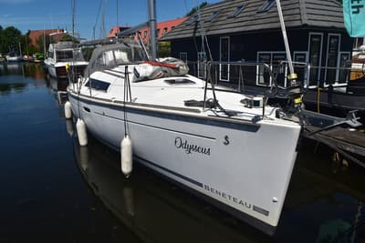 Beneteau (uit 2010, 11.13m)