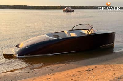 One-Off Motor Yacht 2026 – Shallow-Draft Jet Runabout