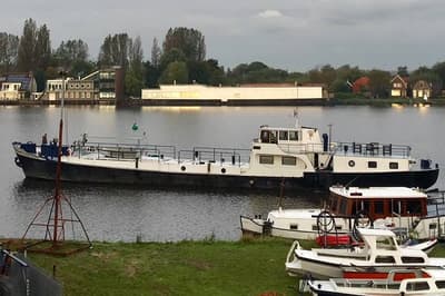 Woonboot 38.00 1955 – Ms Juliana met atelier aan boord