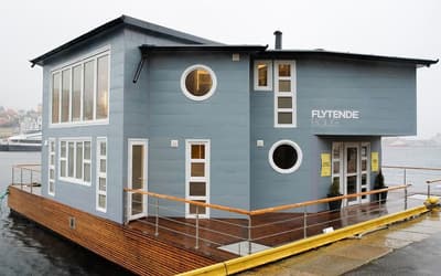 Grey Floating House (uit 2015, 15m)