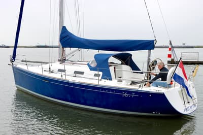 Beneteau (uit 2002, 10.98m)