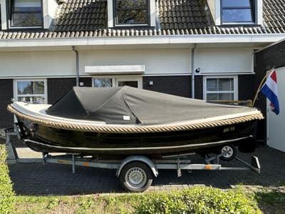 Arie Wiegmans AW16 1998 – Zwarte spiegelsloep met teak
