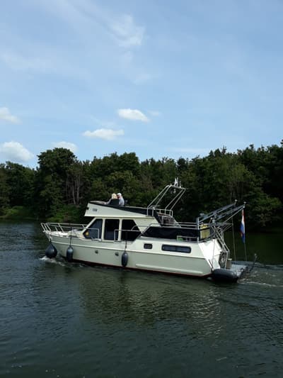 Beachcraft Fly bridge (uit 1980, 10m)