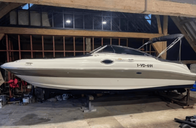 Sea Ray 240 Sundeck 2001 – recent onderhoud, klaar voor varen