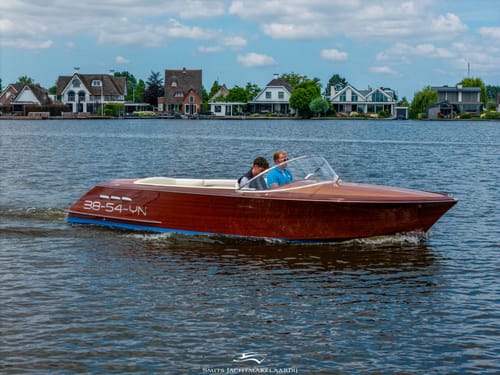 Boot van de Week: Divank Uscire 635 2010 – Mahonie V8-klassieker (2010)