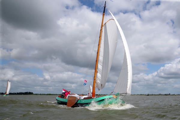 Skutsje 1908 – 15,59m platbodem, perfect onderhouden