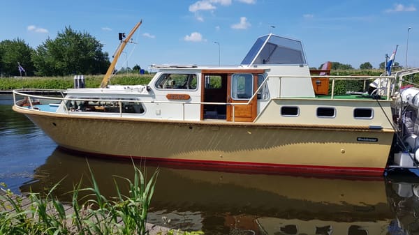 Vechtkruiser 1060 AK 1980 – flybridge met liveaboard-comfort