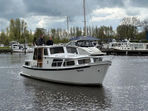 Debo Kruiser 10.50 AK 1982 – Stalen motor yacht met 6 slaapplaatsen