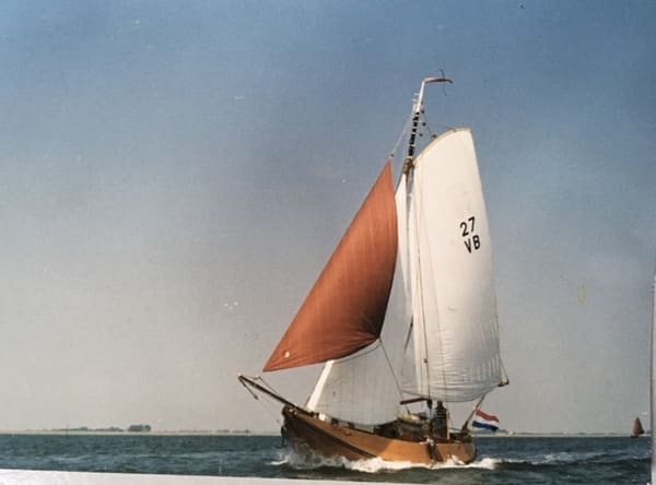 Hoogaars Platbodem 1949 – historisch jacht met nieuwe aandrijving