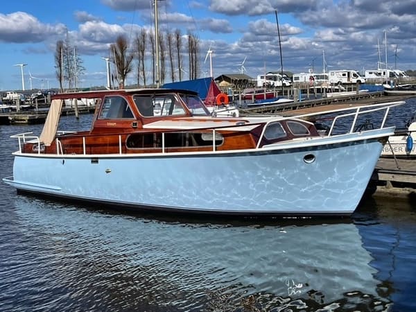 Super Favorite OK/AK 850 1958 – stalen klassieker met boeg- en hekschroef