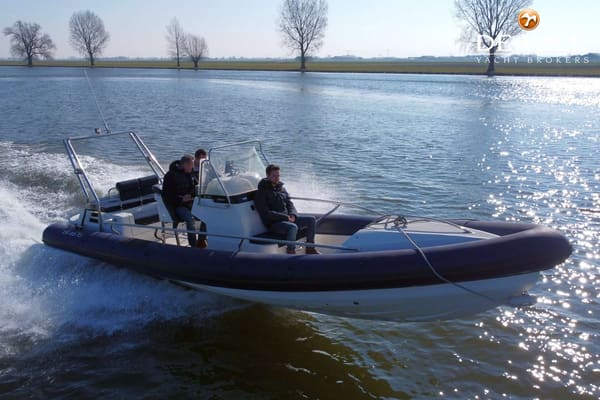 Arctic Blue 27 2003 – 300hp Mercury Diesel Z-drive
