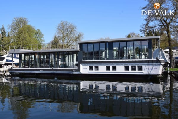 Luxe motor motorjacht 2026 – Elektrische drievoudige aandrijving