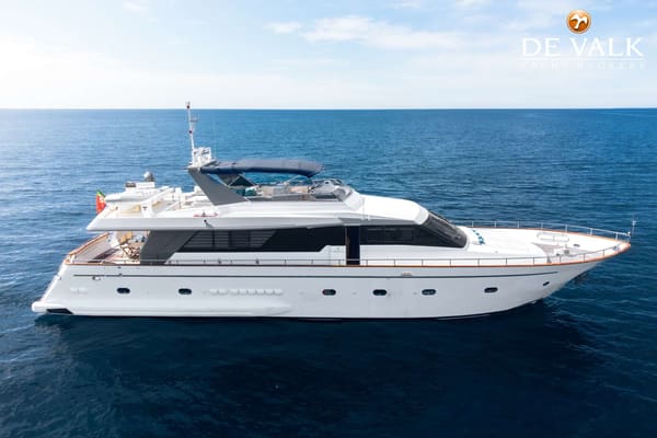 Falcon 82 1996 – Flybridge Cruiser met 4 Hutten