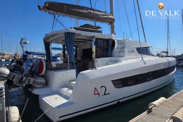 Bali 4.2 2023 – Familie Catamaran met weinig draaiuren