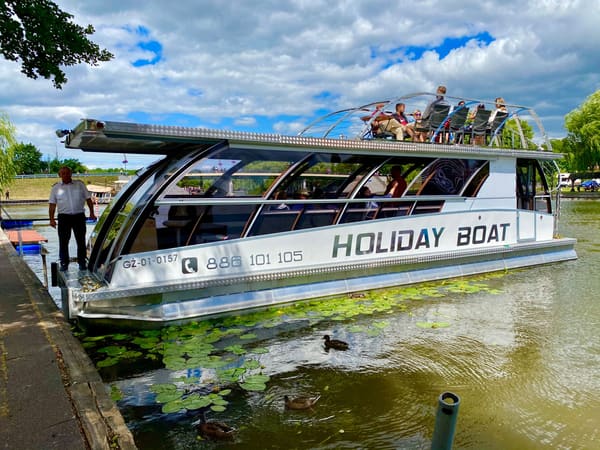 Houseboat Holiday Sun Deck 47 2026 – Aluminium catamaran 50 pers.
