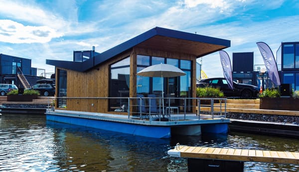 Twin Butterfly Houseboat 2026 – Zelfvarende woonboot nieuwbouw