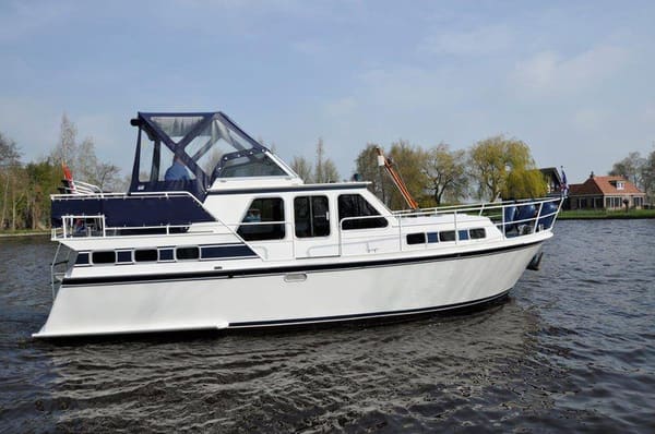 Aquanaut 1000 AK 1998 – stalen verdrijver met ruime indeling
