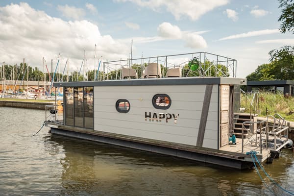 Campi 400 Warns 2019 – Houseboat met ligplaats en steiger
