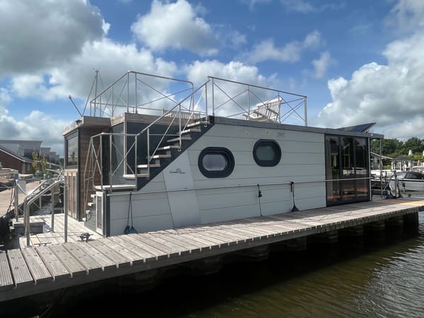 Campi 400 2021 – stalen woonboot met verhuurmogelijkheid