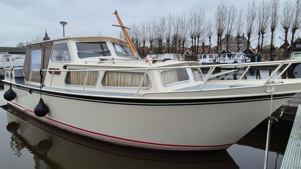 Smelne 9.20 AK 1981 – Stalen Motorkruiser 4 Slaapplaatsen