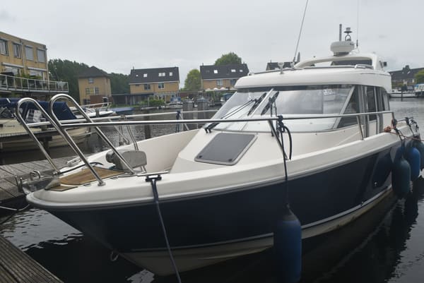 Aquador 25C 2004 – Finse sportieve daycruiser met 170 pk