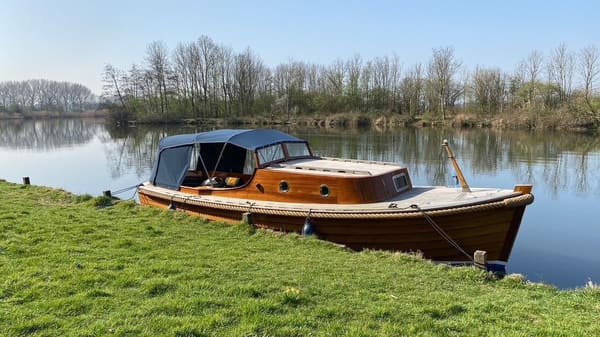 Kajuitsloep 8.10m 2005 – houten motorboot met twee hutten