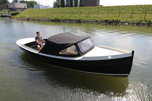 Steilsteven Sloep Unique 720 2019 – stalen dagsloep met nieuwe motor