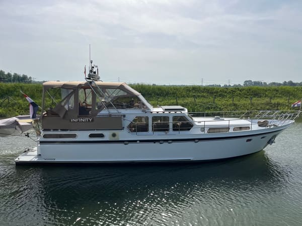 Valkkruiser 1280 1986 – dubbelschroefs kajuitboot