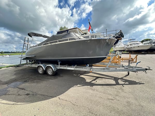 Riviera 24 2011 – Sportief daycruiser met vleugelkiel