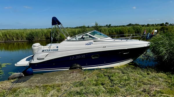 Four Winns 248 Vista 2005 – trailerbaar cruiser met hal-opslag