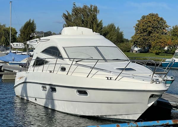 Sealine F34 Flybridge 2009 – dubbele Volvo, 2 hutten