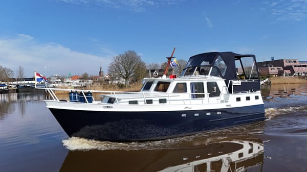 Curtevenne 10.50 AK Cabrio 1980 – twee motoren, cabriokap