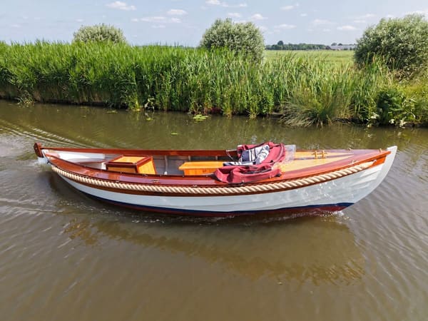 Kapitein Sloep 1928 – Overnaadse mahonie klassieke