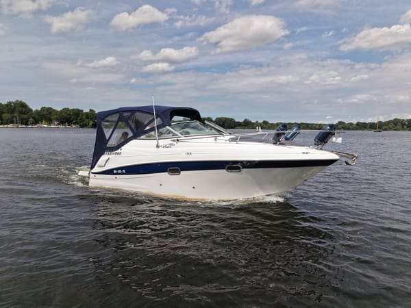Four Winns 248 Vista 2004 – 280 pk met boeg- en hekschroef