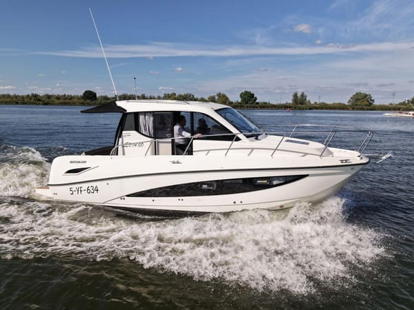 Quicksilver 905 Activ Weekend 2019 – Outboard met dubbele hut