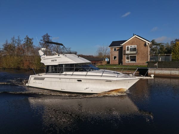 Bayliner 3688 Flybridge 1992 – royale cruiser met twee stuurstanden