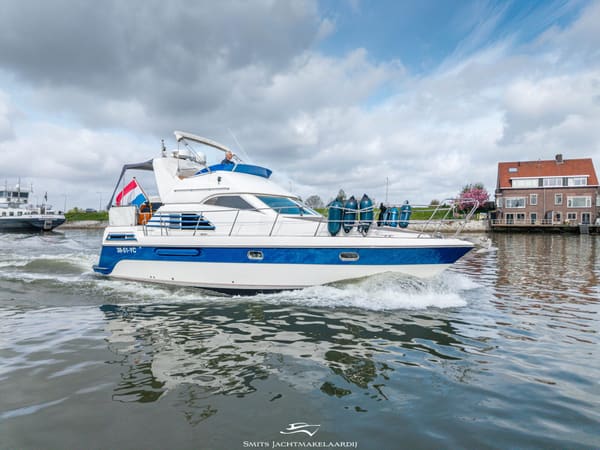 Astor 37 Flybridge 1996 – ruim sportjacht met twee hutten