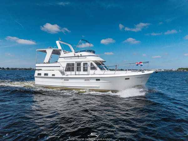 Baltic Trawler 40 Flybridge 2008 – Massief kersen interieur