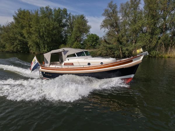 Makma 900 Cabin 2002 – klassieke cabinsloep met teakdekken