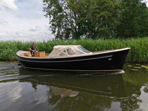 Boodi 28 (1998) – planerende klassieke motorsloep