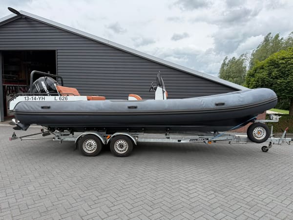 Selva D760C 2002 – met Mercury 300 PK & trailer