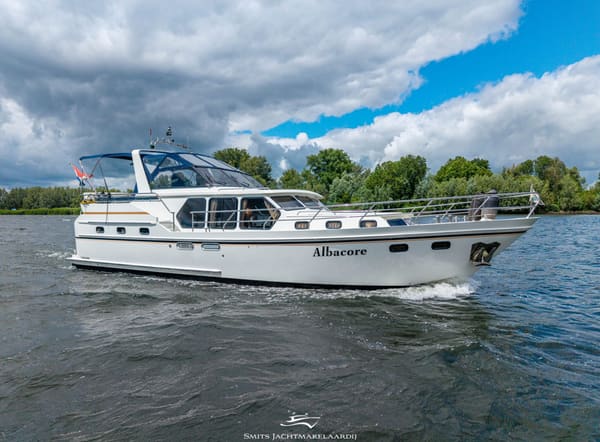 Valkkruiser 14.00 AK Cabrio 2002 – Achterkajuit met 6 slaapplaatsen
