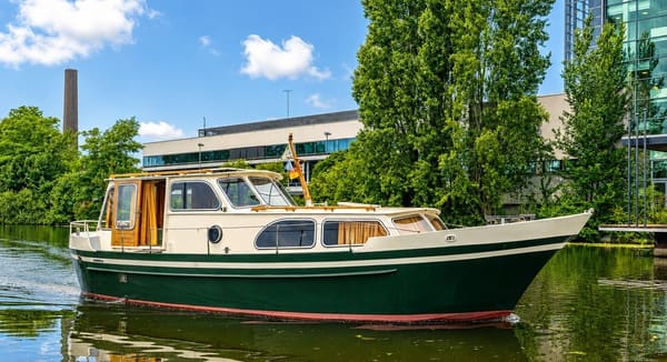 Oostvaarder 9.50 OK/AK 1983 – Stalen kajuitboot met lage doorvaart