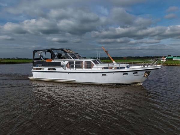 Valkkruiser 13.50 AK 1992 – ruime mahonie kajuitboot