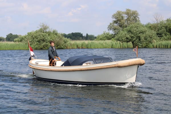 Jan van Gent 8.20 2001 – Dieselsloep met boegschroef