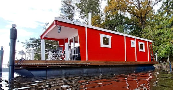 Houseboat ZOE 1200 2026 – Houten woonboot met drijvers