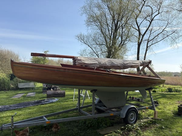 16m² zeilboot 1966 – Klassiek hout met trailer en motor