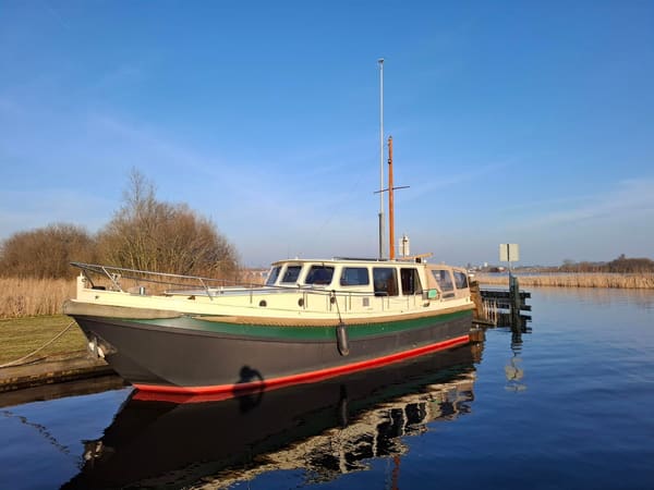 Tukkervlet 11.00 1986 – Stalen motorboot met open indeling