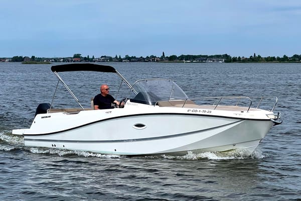 Quicksilver Activ 755 Sundeck