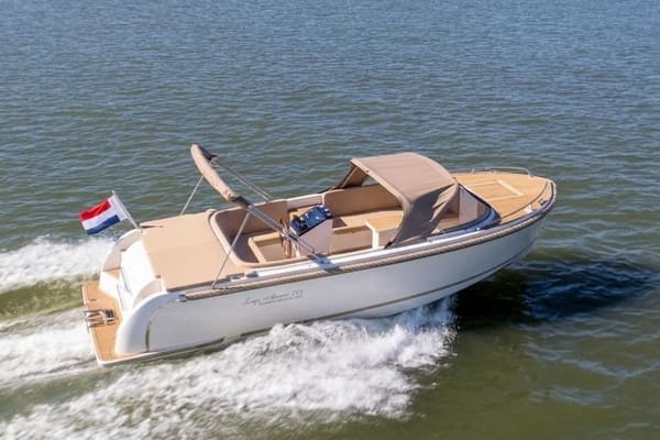 Lago Amore 733 Tender 2025 – Stabiele weekender met boegschroef